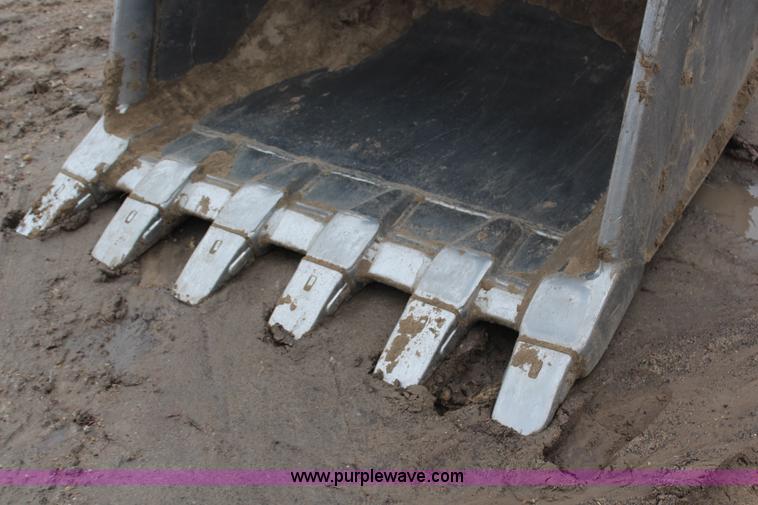 image for item H6106 1996 John Deere 892E LC excavator