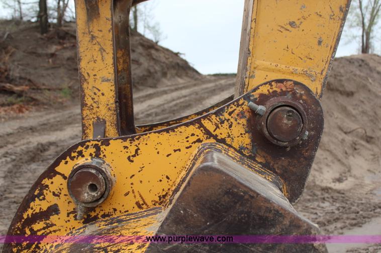 image for item H6106 1996 John Deere 892E LC excavator