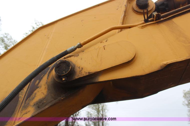 image for item H6106 1996 John Deere 892E LC excavator