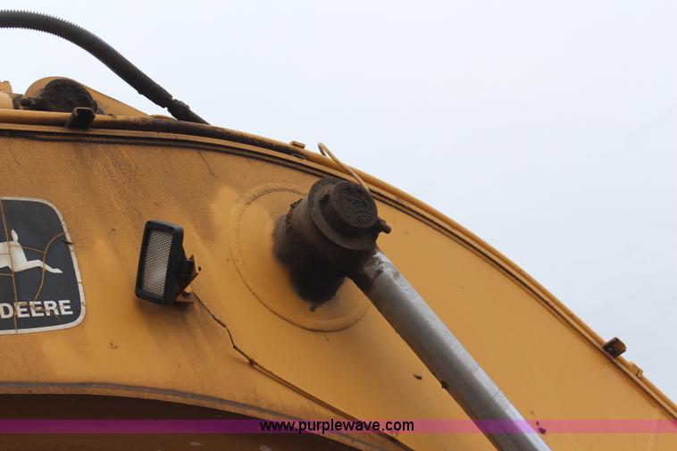 image for item H6106 1996 John Deere 892E LC excavator
