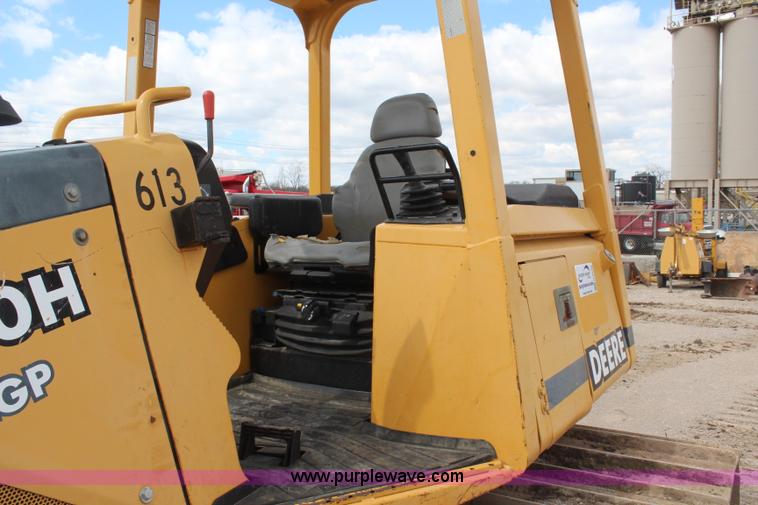 image for item H6158 2002 John Deere 450H LGP dozer