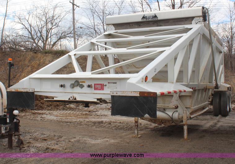 image for item H6159 2007 Manac LWBD-240 belly dump trailer