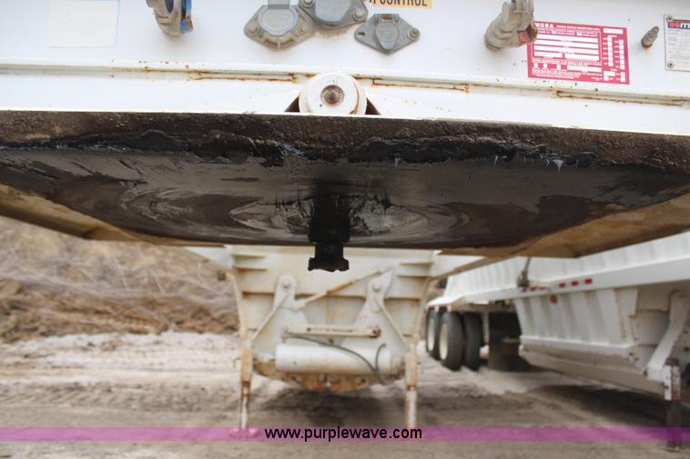 image for item H6159 2007 Manac LWBD-240 belly dump trailer