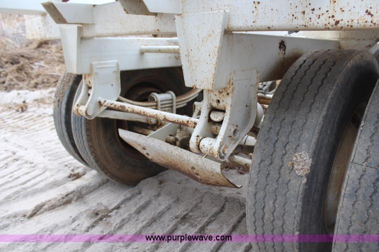 image for item H6159 2007 Manac LWBD-240 belly dump trailer