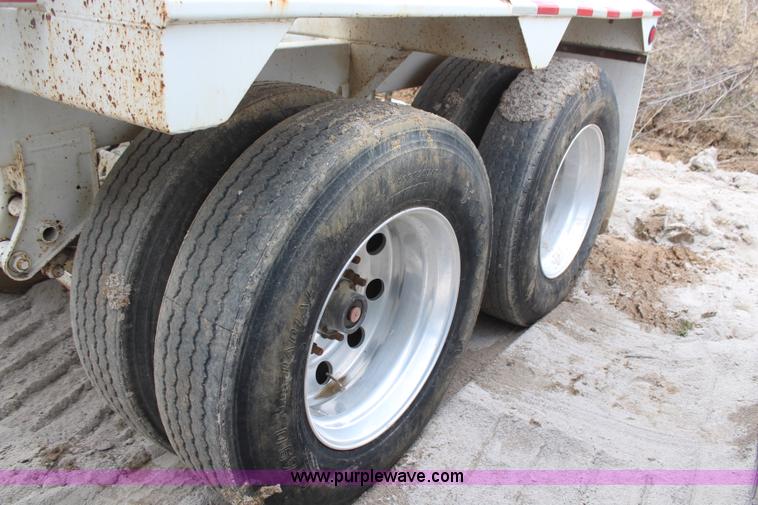image for item H6159 2007 Manac LWBD-240 belly dump trailer