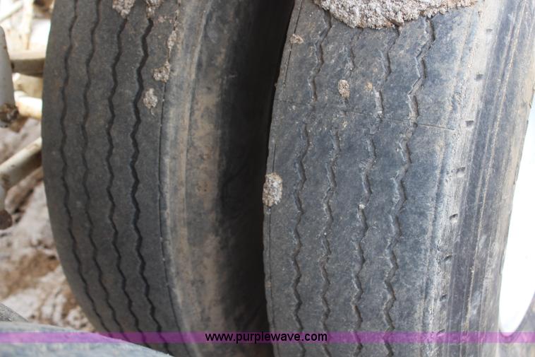 image for item H6159 2007 Manac LWBD-240 belly dump trailer