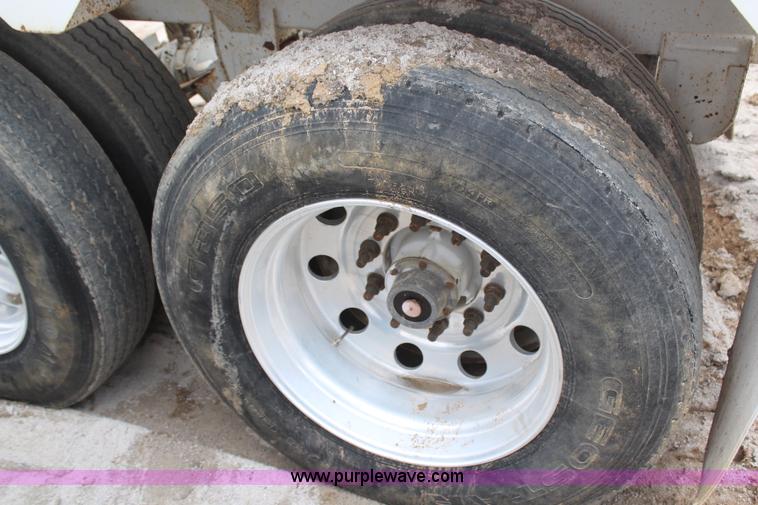 image for item H6159 2007 Manac LWBD-240 belly dump trailer