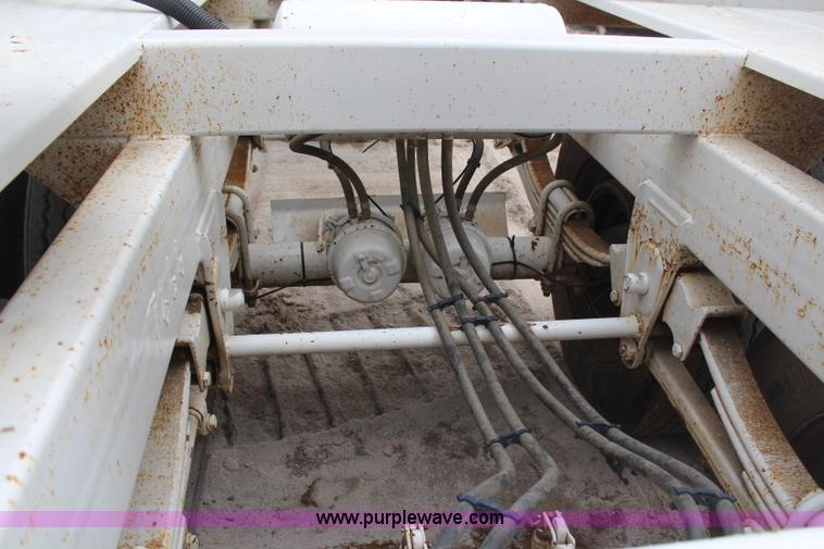 image for item H6159 2007 Manac LWBD-240 belly dump trailer