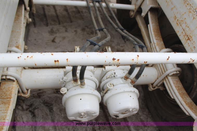 image for item H6159 2007 Manac LWBD-240 belly dump trailer