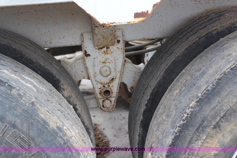 image for item H6159 2007 Manac LWBD-240 belly dump trailer