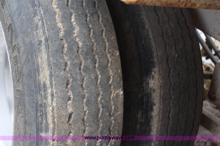 image for item H6159 2007 Manac LWBD-240 belly dump trailer