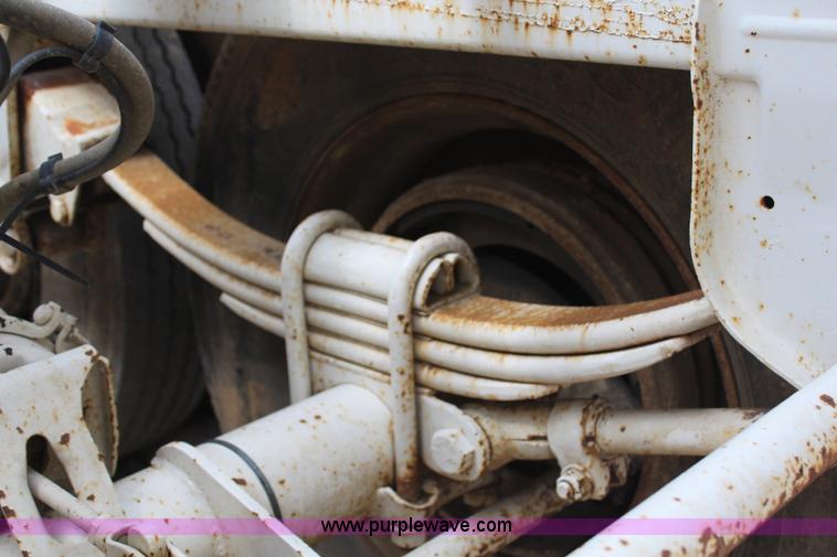 image for item H6159 2007 Manac LWBD-240 belly dump trailer