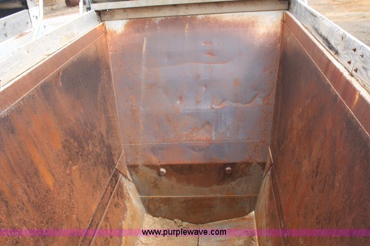 image for item H6159 2007 Manac LWBD-240 belly dump trailer