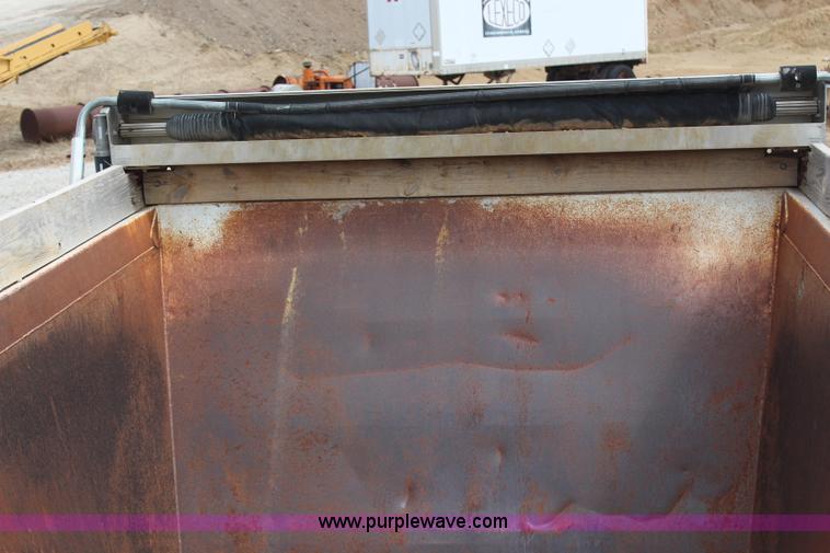 image for item H6159 2007 Manac LWBD-240 belly dump trailer