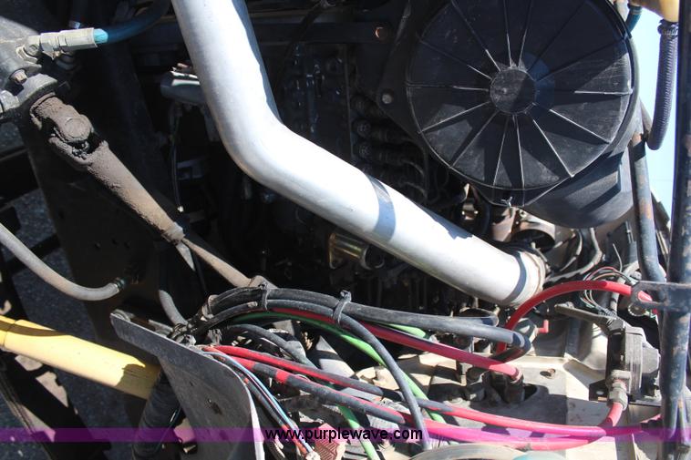 image for item H6164 1995 Ford F800 semi truck