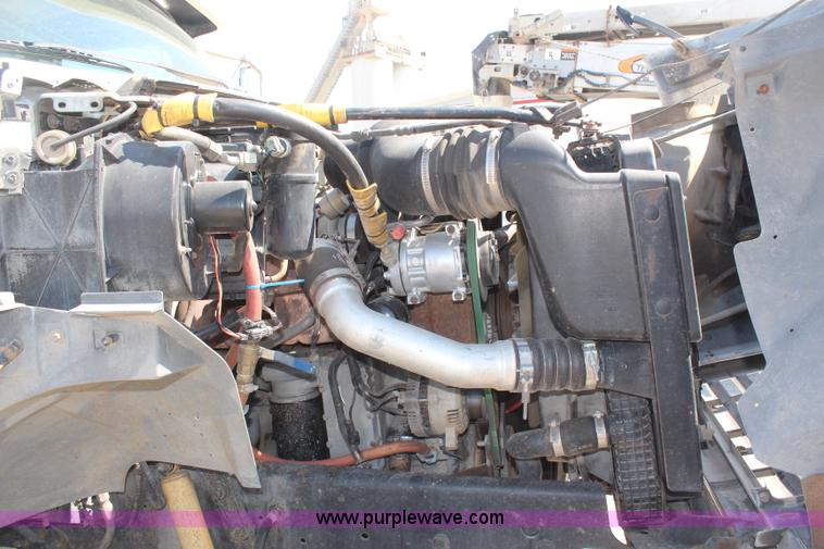 image for item H6164 1995 Ford F800 semi truck