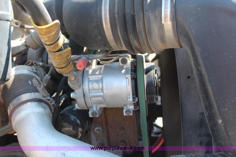 image for item H6164 1995 Ford F800 semi truck