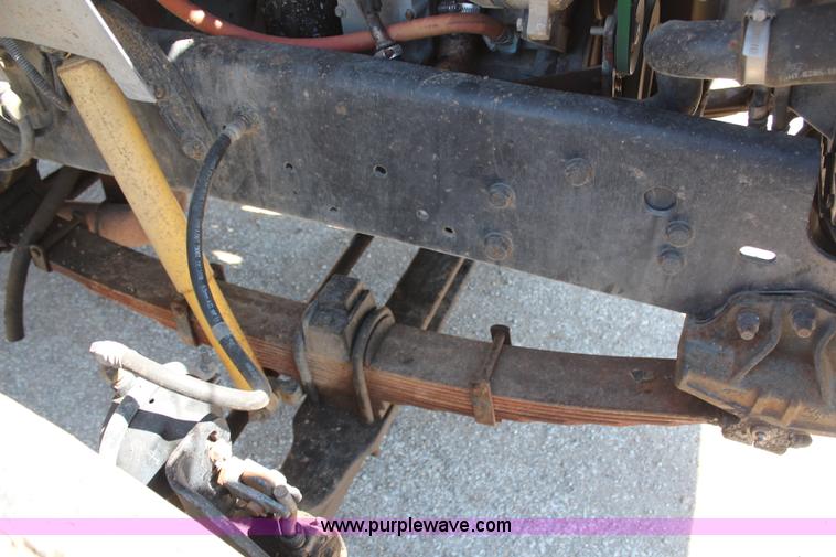 image for item H6164 1995 Ford F800 semi truck