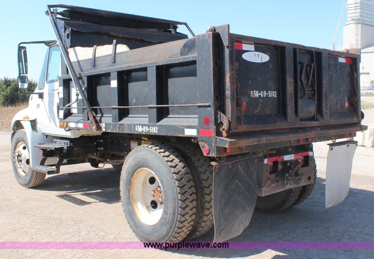 image for item H6168 2006 International 4200 dump truck