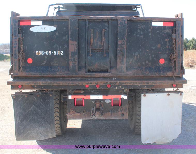image for item H6168 2006 International 4200 dump truck