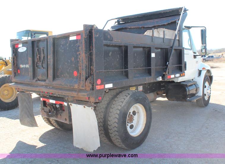 image for item H6168 2006 International 4200 dump truck