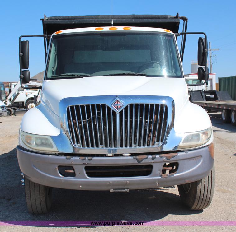 image for item H6168 2006 International 4200 dump truck