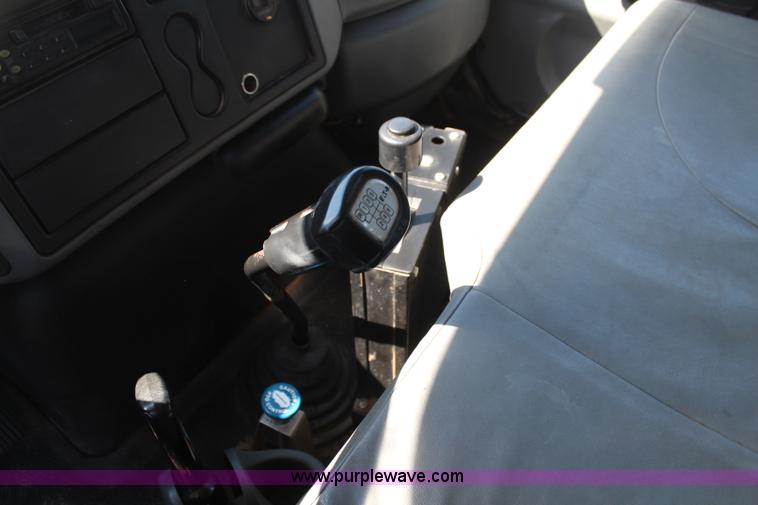 image for item H6168 2006 International 4200 dump truck