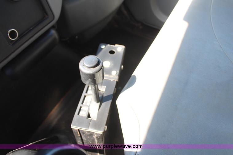 image for item H6168 2006 International 4200 dump truck