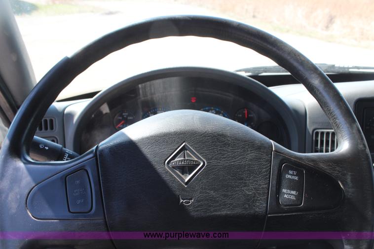 image for item H6168 2006 International 4200 dump truck