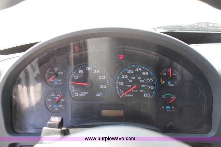 image for item H6168 2006 International 4200 dump truck