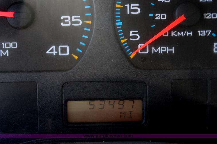 image for item H6168 2006 International 4200 dump truck