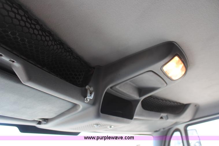 image for item H6168 2006 International 4200 dump truck