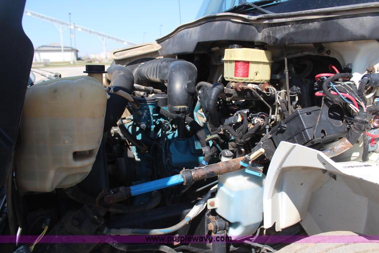 image for item H6168 2006 International 4200 dump truck