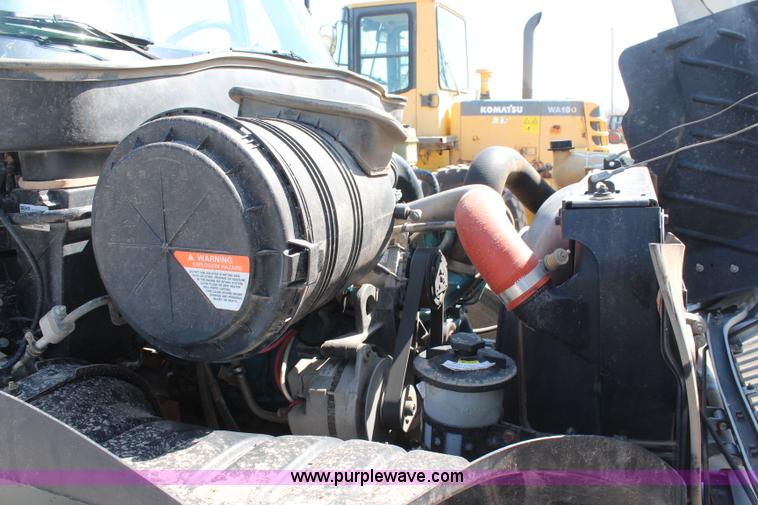 image for item H6168 2006 International 4200 dump truck