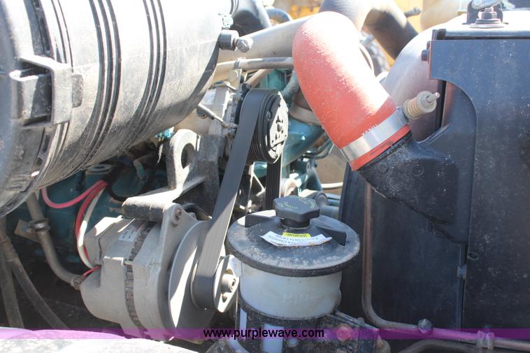 image for item H6168 2006 International 4200 dump truck