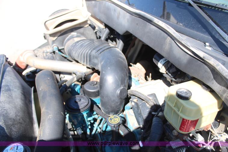 image for item H6168 2006 International 4200 dump truck