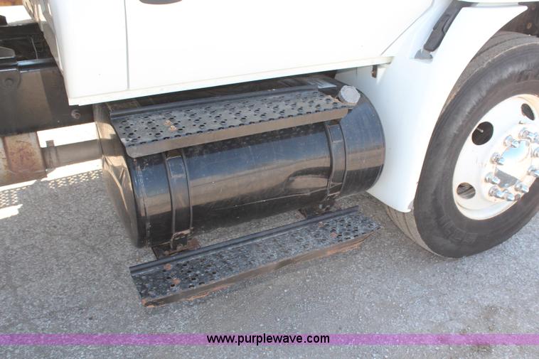 image for item H6168 2006 International 4200 dump truck