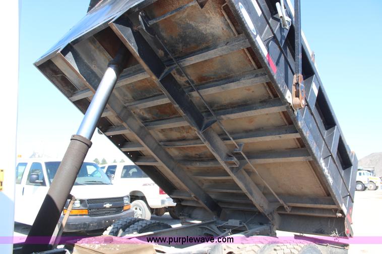 image for item H6168 2006 International 4200 dump truck