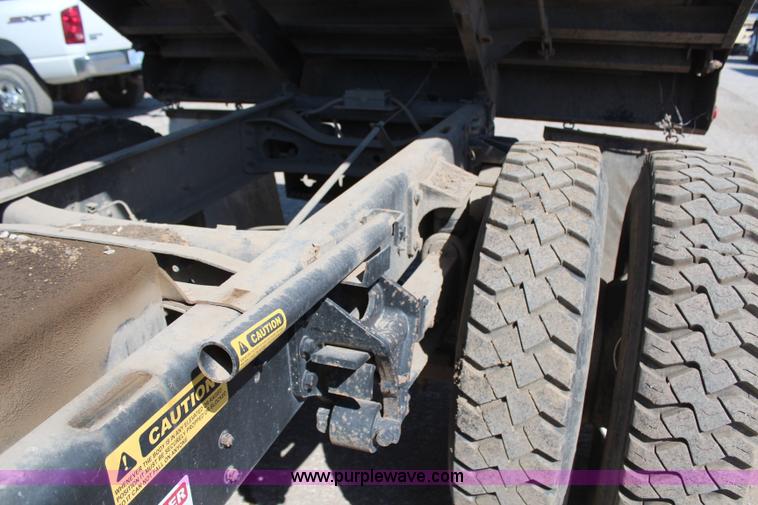 image for item H6168 2006 International 4200 dump truck