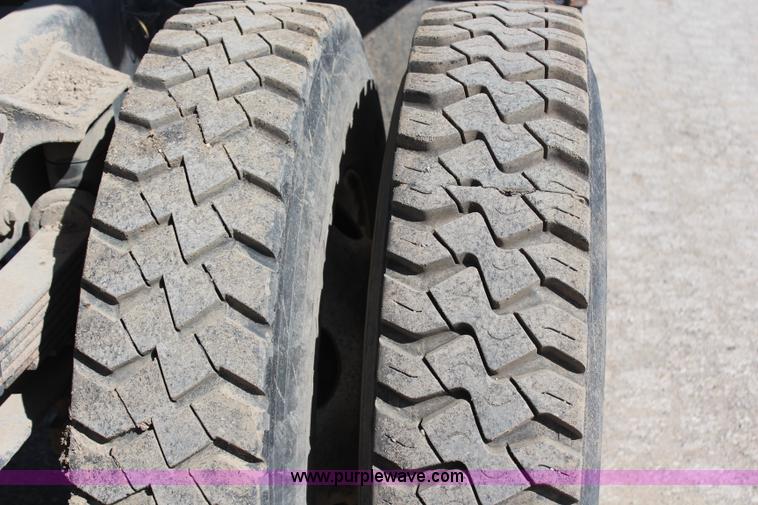 image for item H6168 2006 International 4200 dump truck