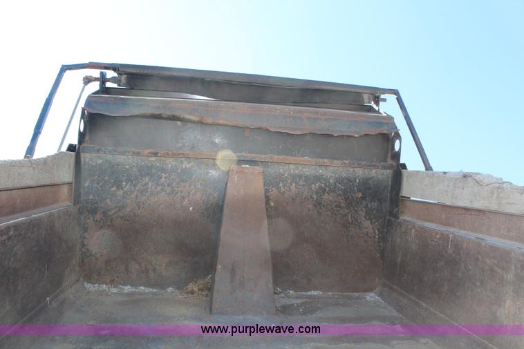image for item H6168 2006 International 4200 dump truck