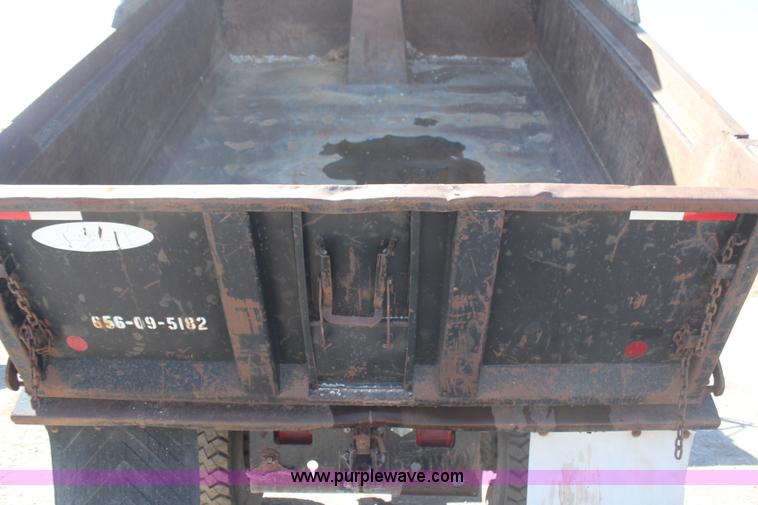 image for item H6168 2006 International 4200 dump truck