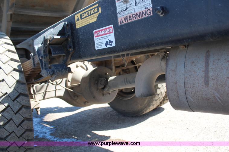 image for item H6168 2006 International 4200 dump truck