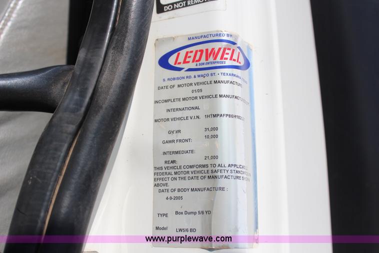 image for item H6168 2006 International 4200 dump truck