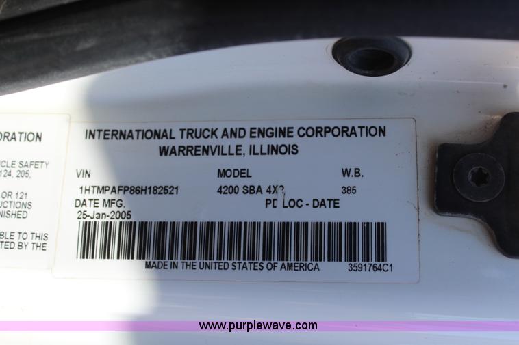 image for item H6168 2006 International 4200 dump truck