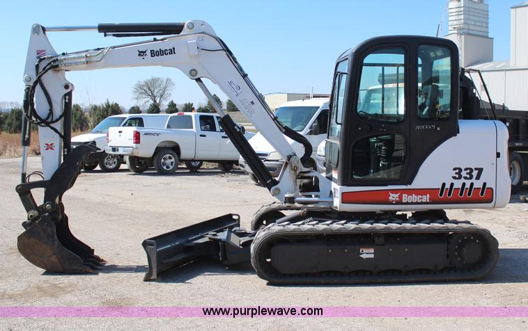 image for item H6169 2008 Bobcat 337G compact excavator