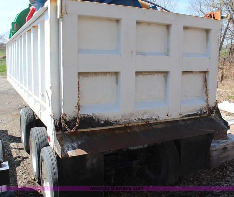 image for item H6177 1986 Hobbs end dump trailer
