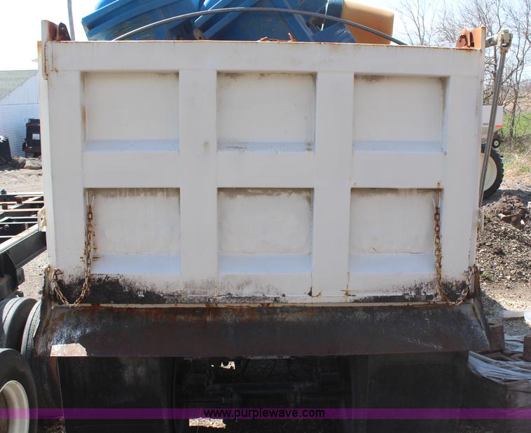 image for item H6177 1986 Hobbs end dump trailer