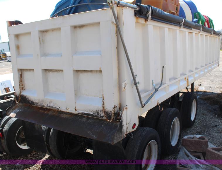 image for item H6177 1986 Hobbs end dump trailer