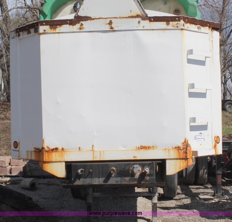image for item H6177 1986 Hobbs end dump trailer